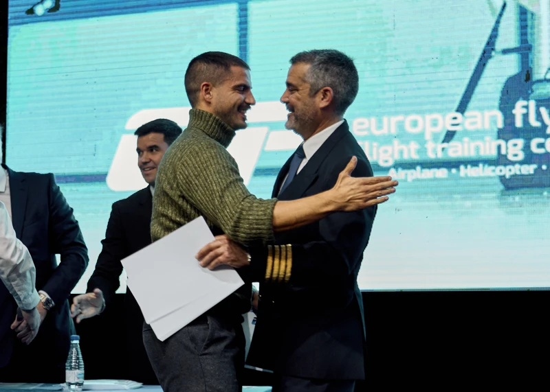 Foto durante la graduacin de los nuevos pilotos de aviones, helicpteros y drones de European Flyers. Foto: European Flyers